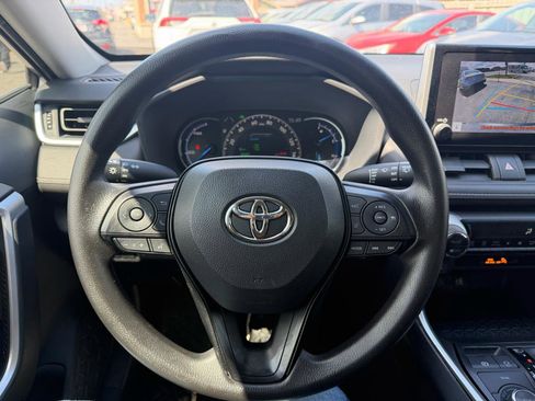 Used 2023 Toyota RAV4 LE AWD/4WD image 17