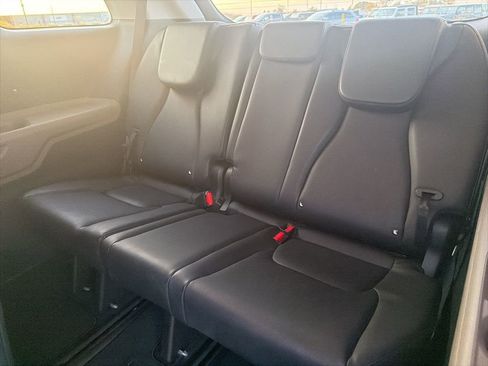 Used 2025 Kia Carnival image 16