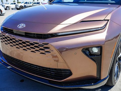 New 2025 Toyota Crown Signia Limited image 9