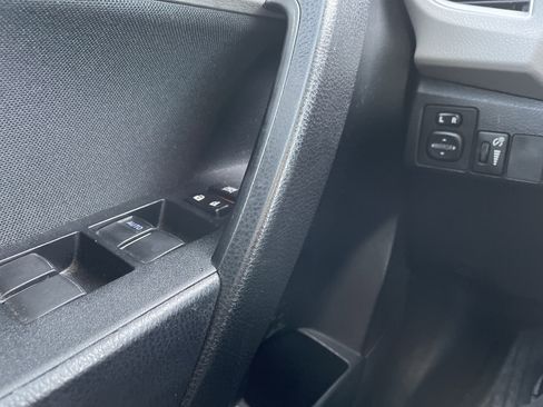 Used 2015 Toyota Corolla LE image 21