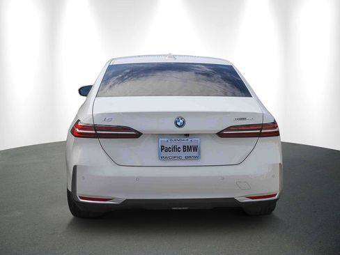Used 2024 BMW i5 eDrive40i w/ M Sport Package RWD image 5