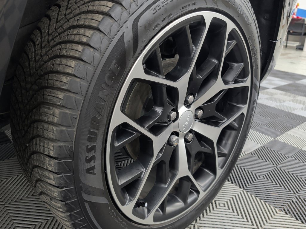 Used 2023 Jeep Grand Cherokee Summit AWD/4WD image 50