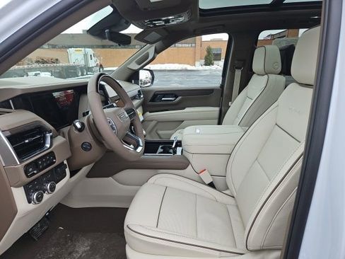 New 2026 GMC Yukon XL Denali w/ Denali Reserve Package image 13