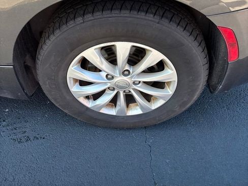 Used 2019 Chrysler Pacifica Touring-L FWD image 9