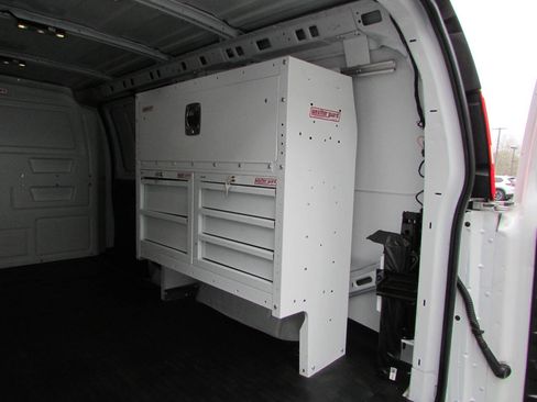 Used 2022 Chevrolet Express 2500 w/ Driver Convenience Package image 5