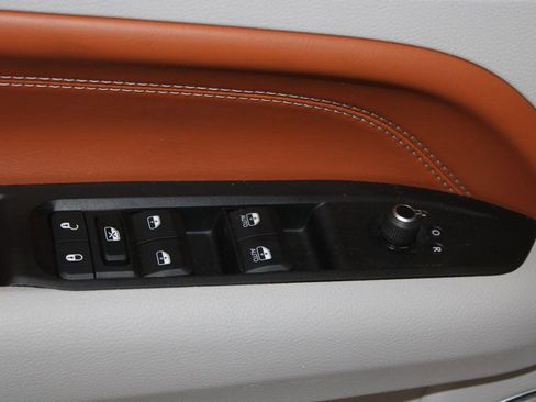 Used 2022 Jeep Compass Limited w/ Elite Group AWD/4WD image 9