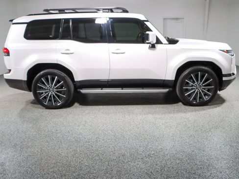 Used 2024 Lexus GX 550 w/ Accessory Package (31) AWD/4WD image 6