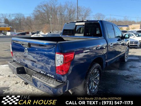 Used 2019 Nissan Titan SV w/ SV Convenience Package image 11