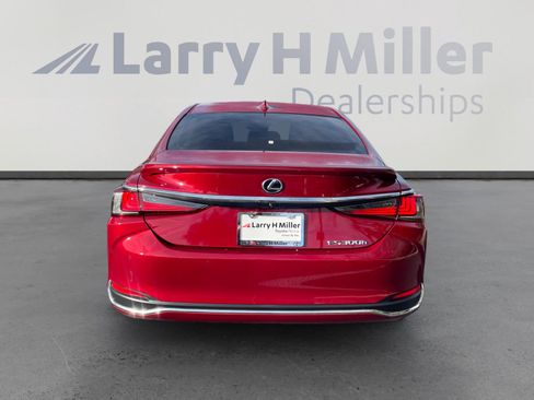 Used 2024 Lexus ES 300h w/ Premium Package image 4