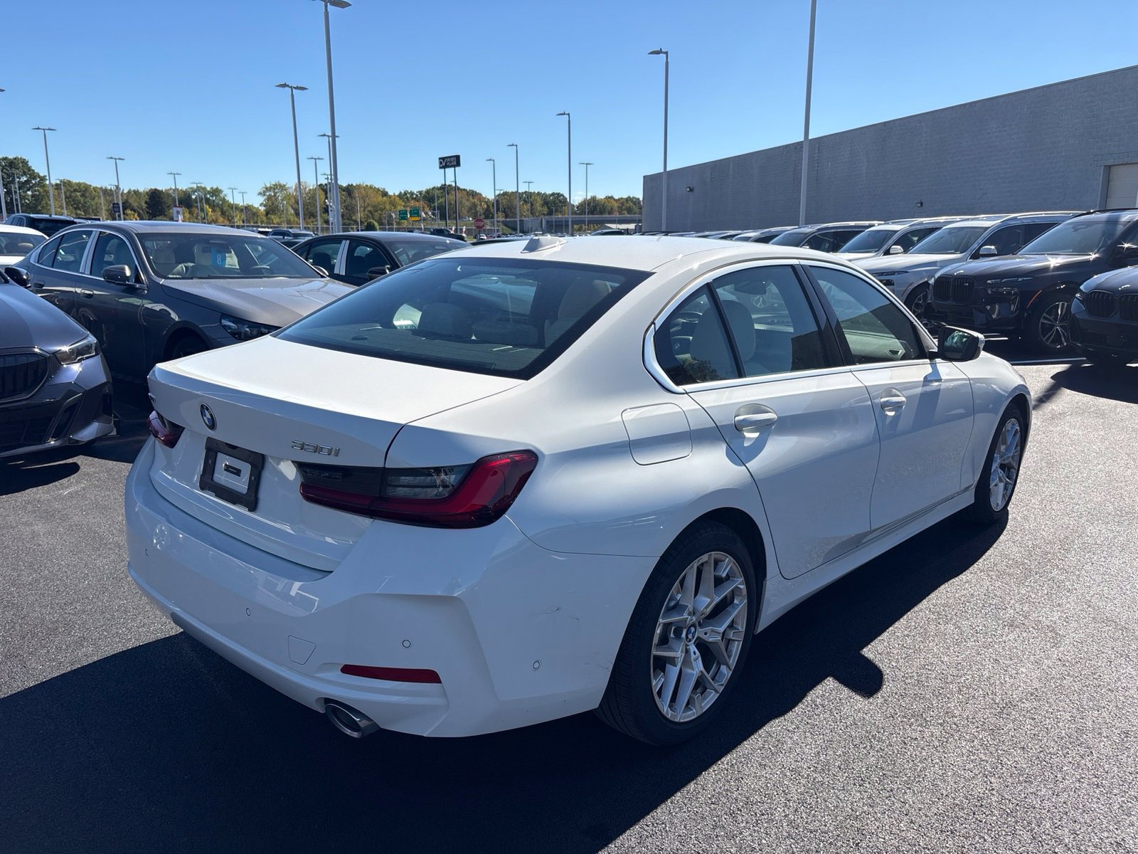 Used 2026 BMW 330i xDrive Sedan w/ Convenience Package AWD/4WD image 8
