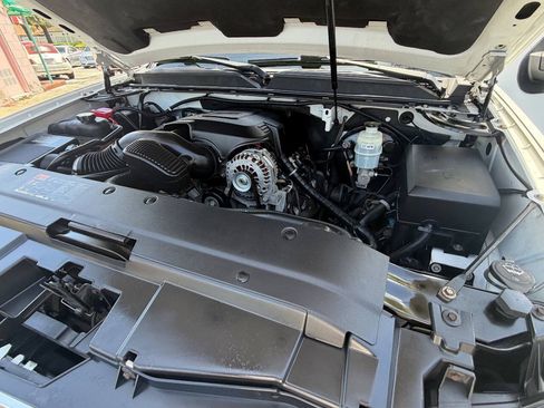 Used 2011 Chevrolet Tahoe LTZ RWD image 24