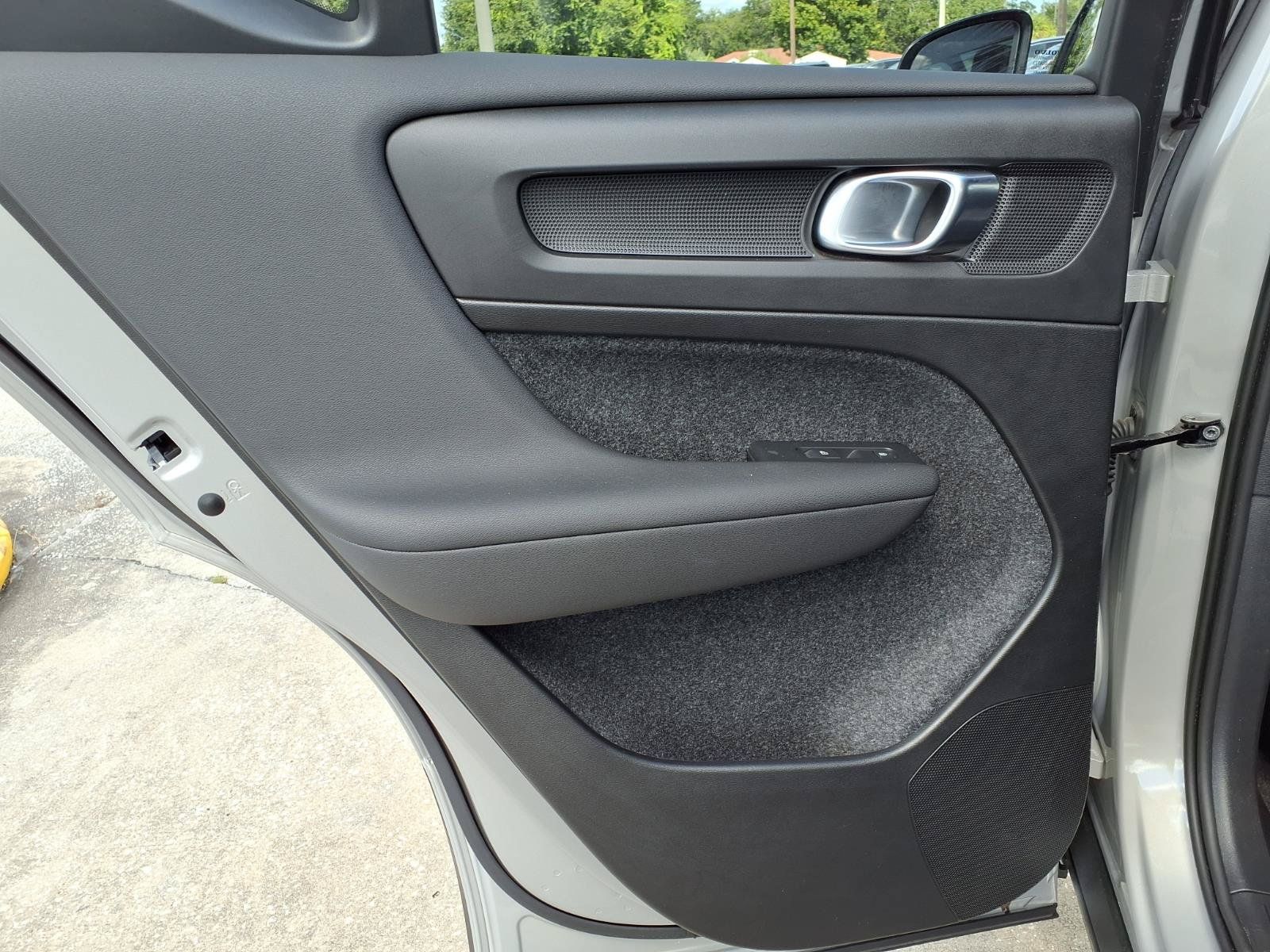 Certified 2025 Volvo XC40 B5 Ultra AWD/4WD image 19