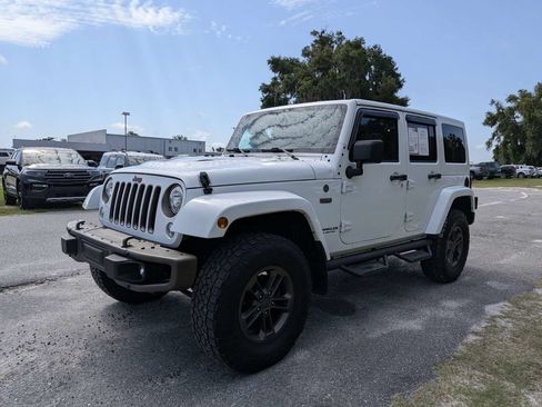 Used 2017 Jeep Wrangler Unlimited Sahara AWD/4WD image 7