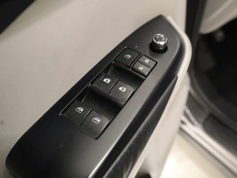 Used 2014 Toyota Highlander Plus image 18