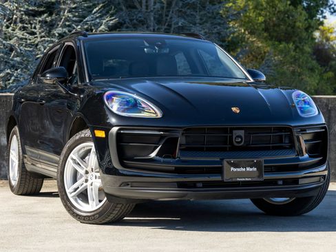 Certified 2025 Porsche Macan AWD/4WD image 6