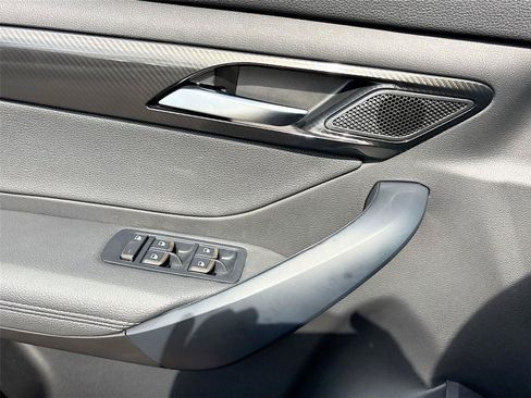 New 2025 VinFast VF 8 Eco AWD/4WD image 17