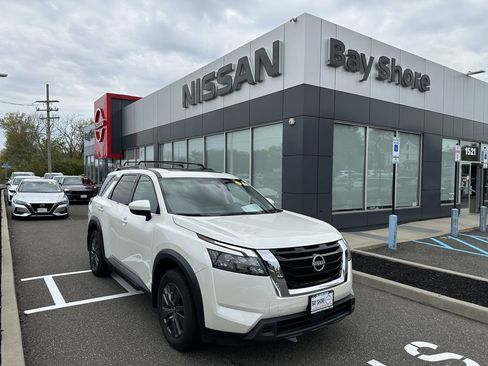 Certified 2024 Nissan Pathfinder SV w/ SV Premium Package AWD/4WD image 2