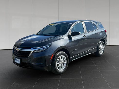Used 2022 Chevrolet Equinox LS w/ LS Convenience Package AWD/4WD image 1