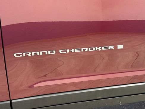 Used 2024 Jeep Grand Cherokee Limited w/ Luxury Tech Group II image 37