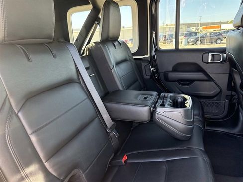 Used 2021 Jeep Wrangler Unlimited Sahara image 16