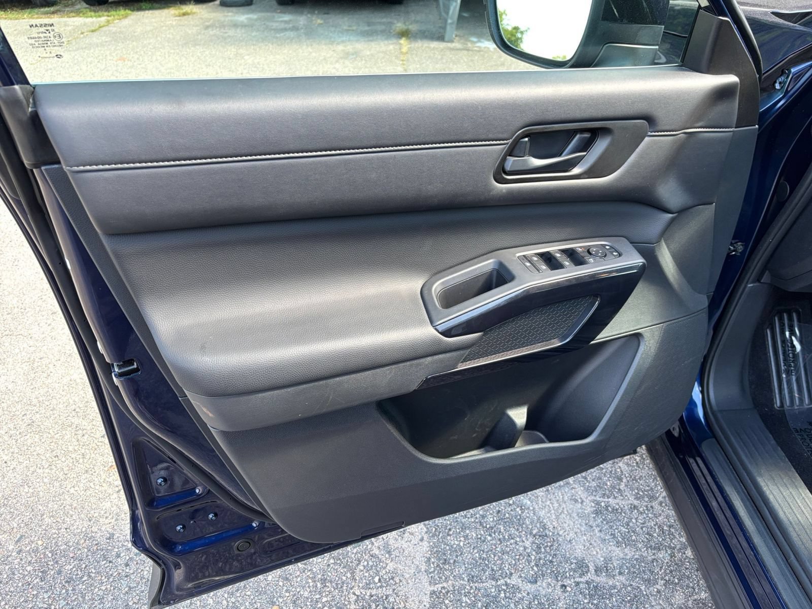 Used 2026 Nissan Pathfinder SV FWD image 18