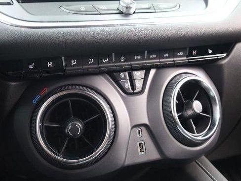 Used 2025 Chevrolet Blazer LT FWD image 12