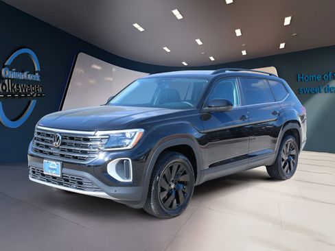 Certified 2026 Volkswagen Atlas SE FWD image 8