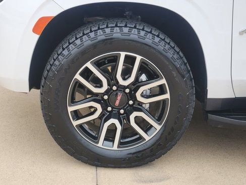 Used 2024 GMC Yukon AT4 w/ Technology Package image 18