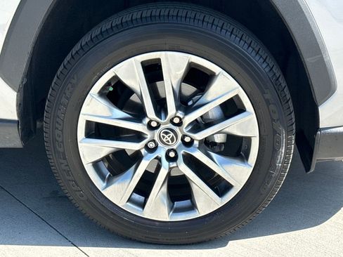 Used 2022 Toyota RAV4 XLE Premium FWD image 11