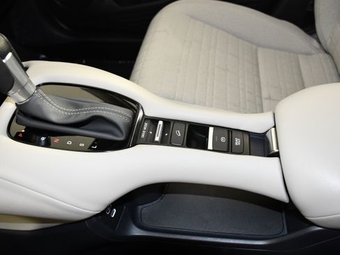 Certified 2025 Honda HR-V LX image 30