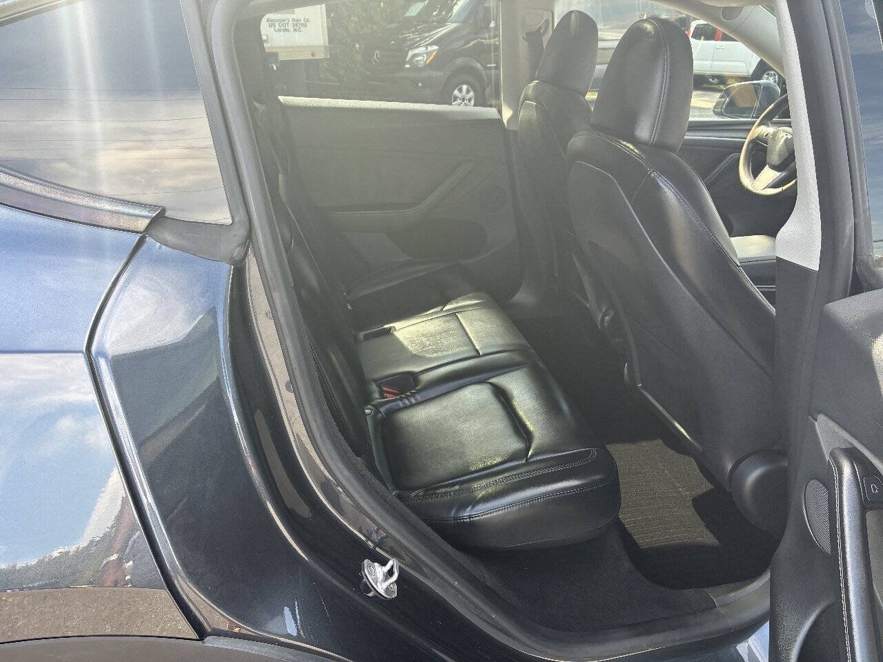 Used 2024 Tesla Model Y Long Range AWD/4WD image 16