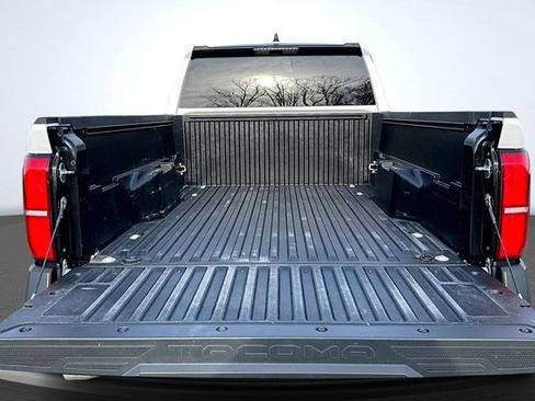 Used 2024 Toyota Tacoma SR image 8