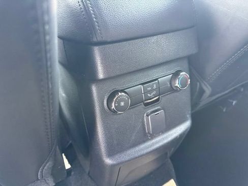Used 2019 Ford Explorer XLT w/ Equipment Group 202A AWD/4WD image 26