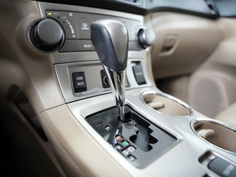 Used 2013 Toyota Highlander SE image 26