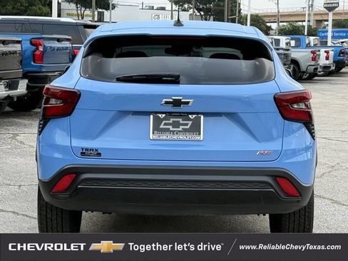 Used 2024 Chevrolet Trax RS w/ Sunroof Package FWD image 5