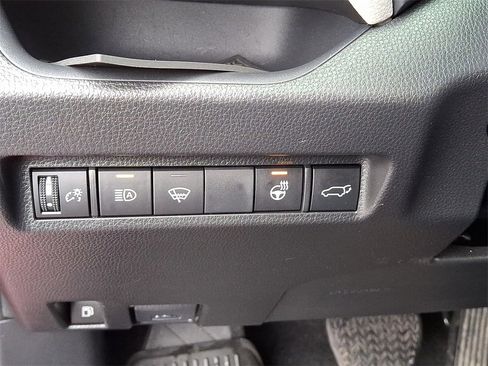 Used 2022 Toyota RAV4 XLE w/ Convenience Package image 28