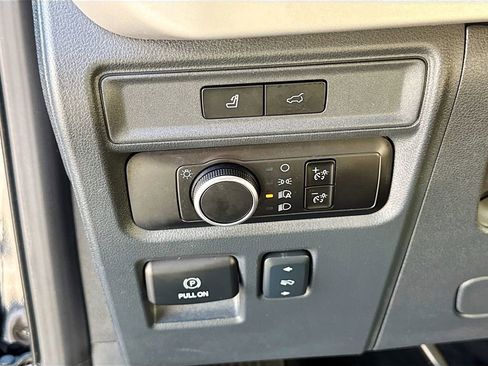Used 2024 Ford Expedition XLT RWD image 11