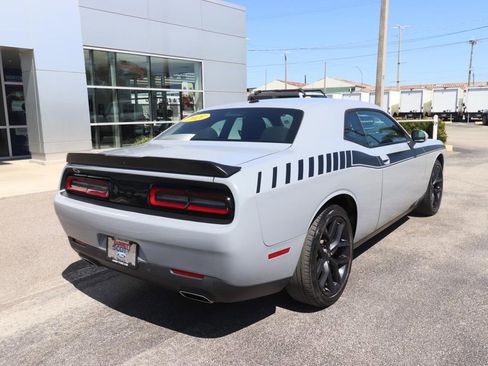 Used 2021 Dodge Challenger SXT w/ Driver Convenience Group RWD image 13
