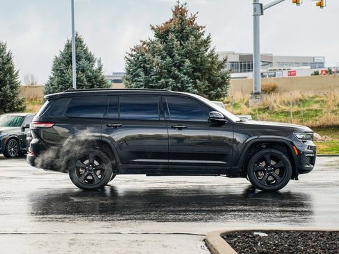 Used 2023 Jeep Grand Cherokee L Limited w/ Black Appearance Package image 4