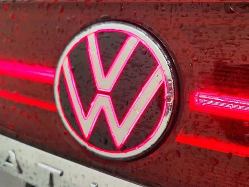 Used 2025 Volkswagen Atlas SE image 16