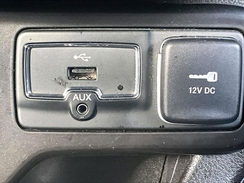 Used 2021 Jeep Renegade Latitude image 34