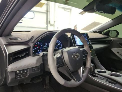 Used 2019 Toyota Avalon Limited FWD image 12
