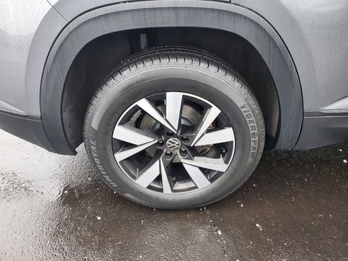 Used 2022 Volkswagen Atlas Cross Sport SE image 9