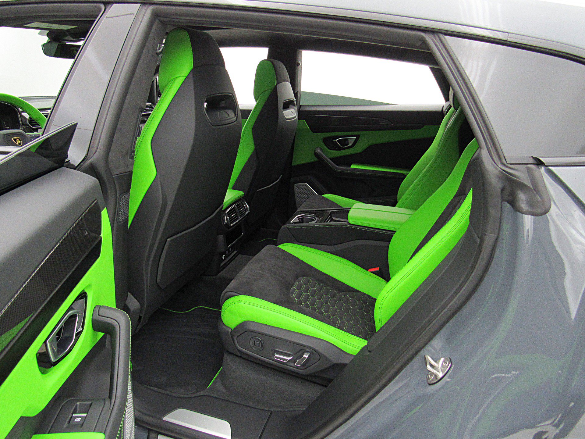 Used 2022 Lamborghini Urus AWD/4WD image 42
