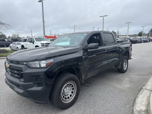 Used 2025 Chevrolet Colorado W/T w/ Advanced Trailering Package image 3