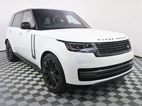 Used 2025 Land Rover Range Rover SE AWD/4WD image 9