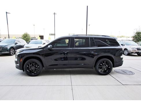 Used 2024 Chevrolet Traverse LT w/ Midnight/Sport Edition FWD image 5