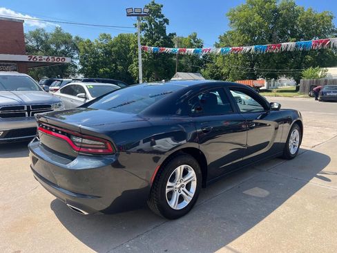 Used 2019 Dodge Charger SXT image 5