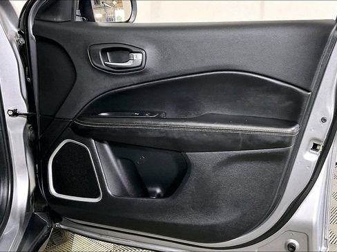 Used 2018 Jeep Compass Latitude w/ Cold Weather Group image 24