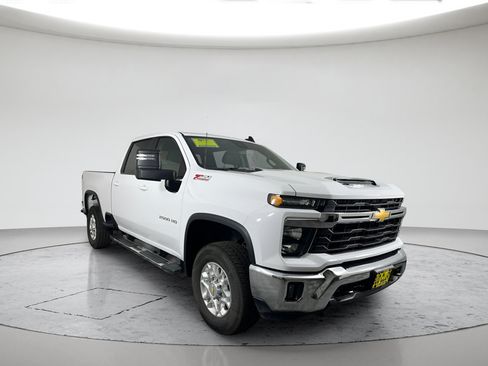 Used 2025 Chevrolet Silverado 2500 LT w/ Convenience Package AWD/4WD image 1